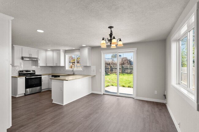 Building Photo - 5649 SE 83rd Ave