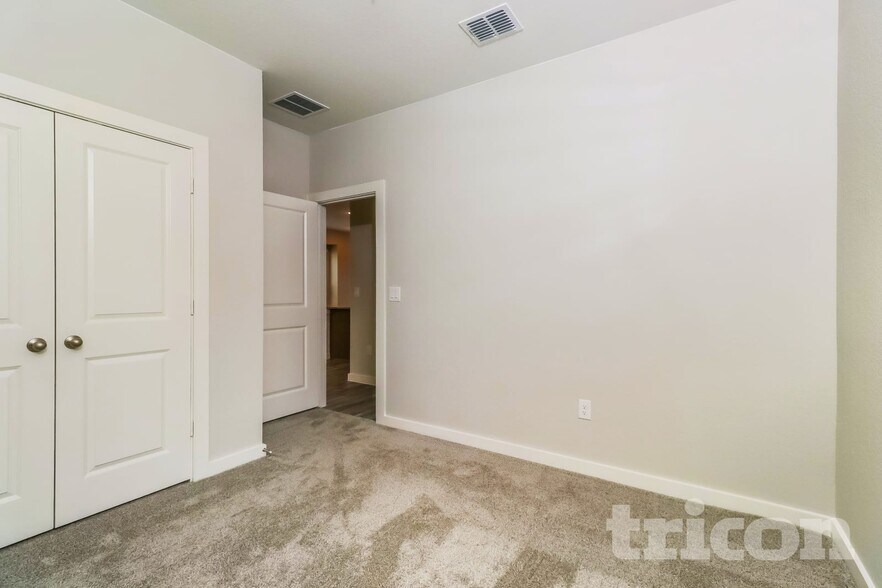 Building Photo - 1609 Mexican Heather Dr