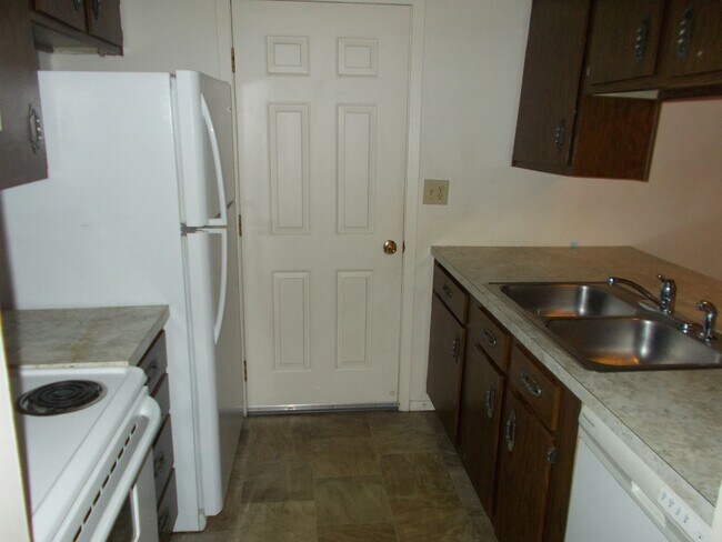 Building Photo - 223 S 48th St