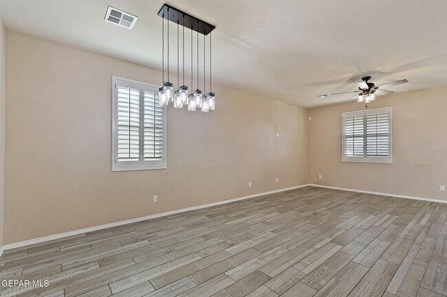 Building Photo - 3921 Desert Dunes Dr