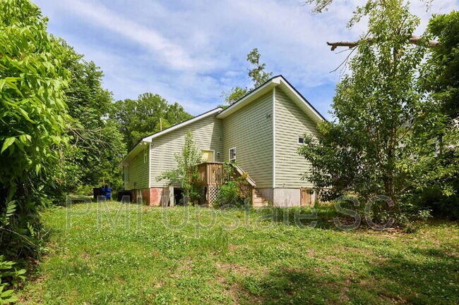 Building Photo - 249 E Hampton Ave