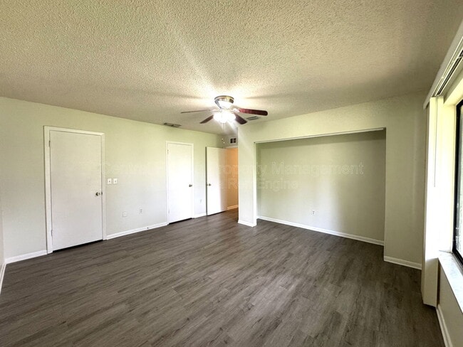 Building Photo - 5845 La Costa Dr
