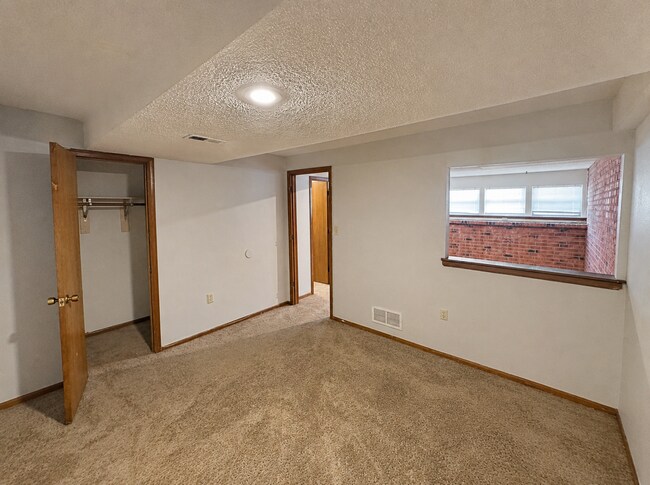 Building Photo - 827-827 N 89th Ct