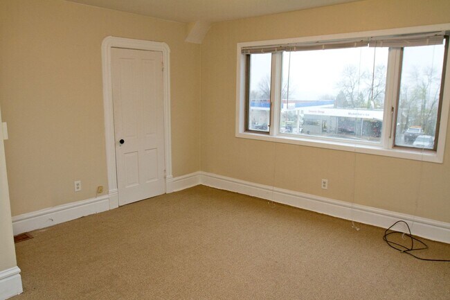 Building Photo - JUNE 2026 - Duluth MN 4 Bedroom - 2 Bath -...