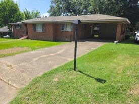 Building Photo - 807 Woodlawn Ave