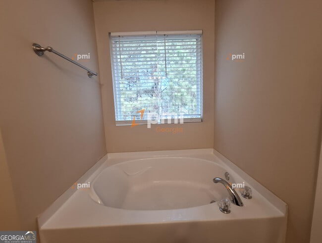 Building Photo - 5604 Sable Way