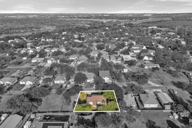 Building Photo - 848 Pecan Ln