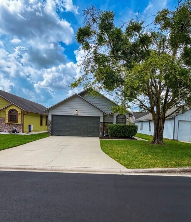 Building Photo - Charming updated & move in ready!