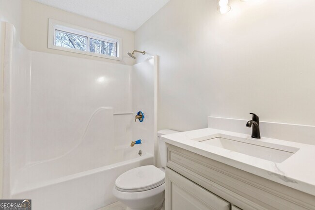 Building Photo - 2095 Uniwattee Trail SE