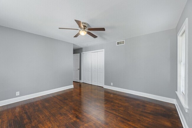 Building Photo - 2516 Halbert St
