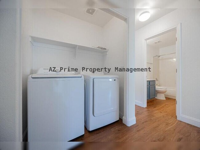 Building Photo - 17432 W Calavar Rd