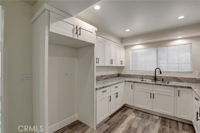 Building Photo - 402 E Glendale Dr