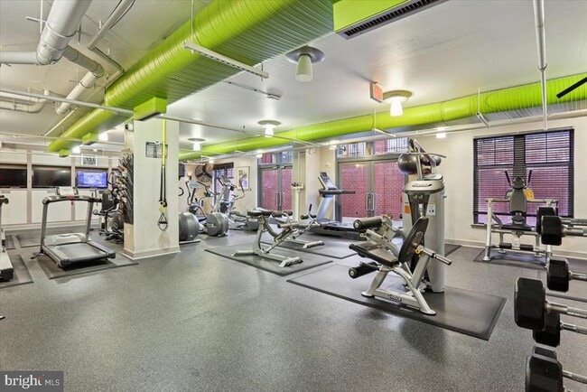 Building Photo - 1021 N Garfield St