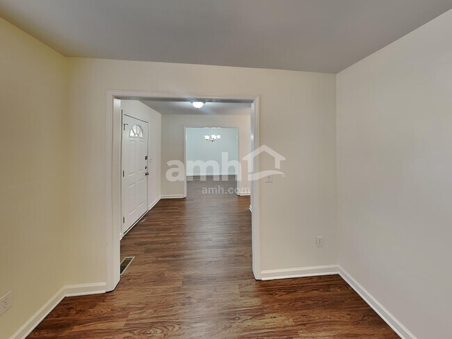 Building Photo - 204 Bates Ct