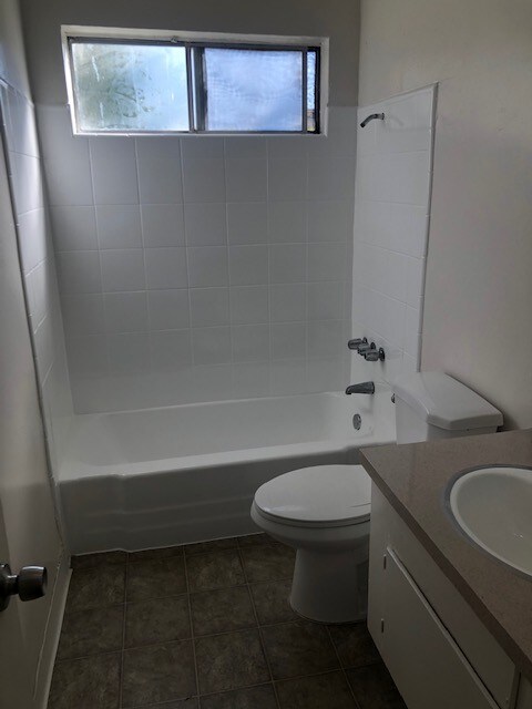 Building Photo - 15810 Vanowen St