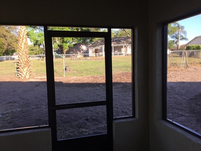 Building Photo - 7881 Manor Dr