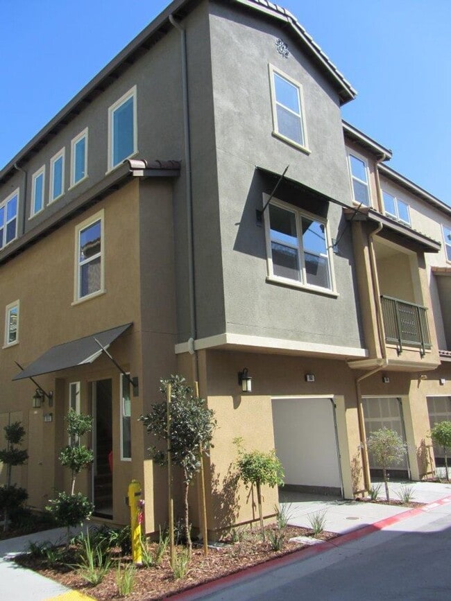 Building Photo - 2Bed/2.5Bath Sunnyvale Townhouse