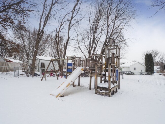 Building Photo - Beautiful 4 bedroom home in Coon Rapids