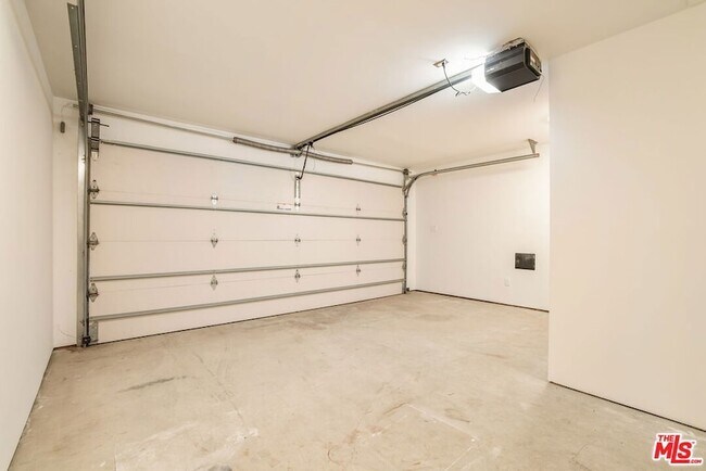 Building Photo - 2228 Prospect Ave