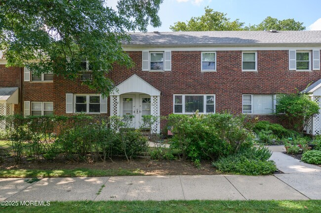 Primary Photo - 158 Manor Dr
