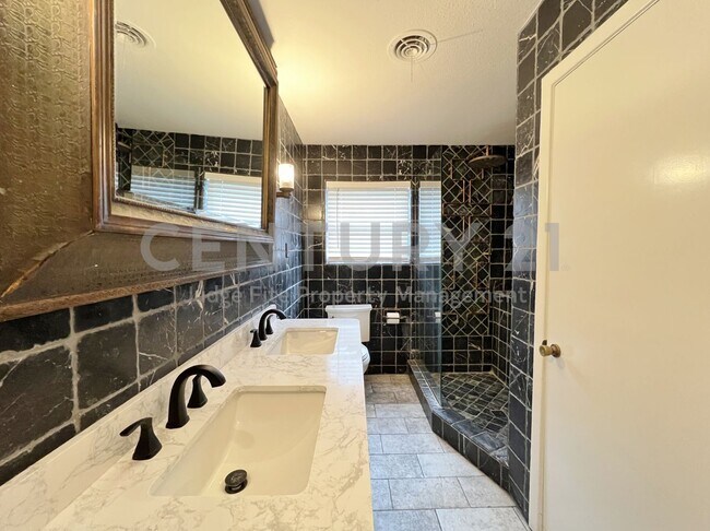 Building Photo - Beautifully Refreshed 3/2/2 in Fort Worth ...