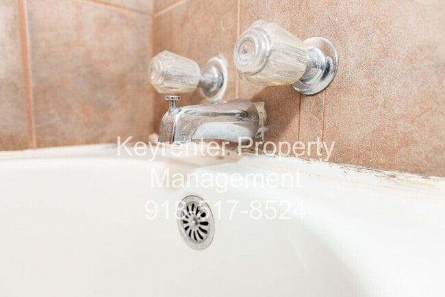 Building Photo - 3 BED/ 1 BATH IN UP AND COMING NEIGHBORHOOD