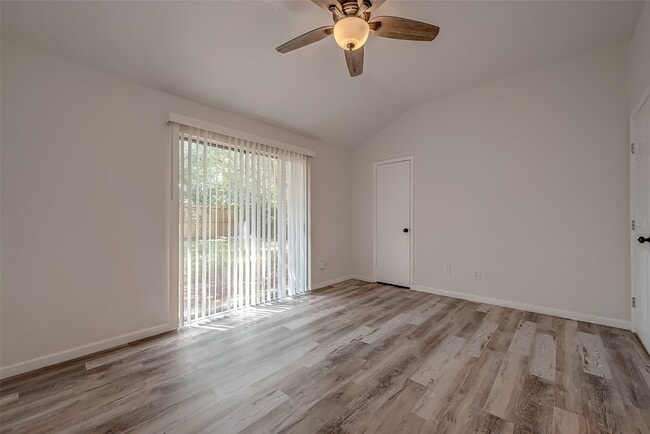 Building Photo - 11009 Crenchrus Ct