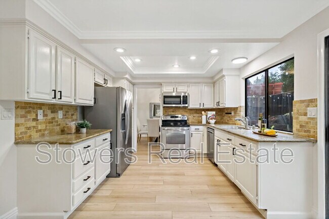 Building Photo - 17716 Columbia Dr