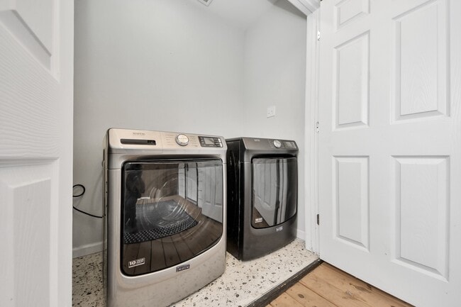 Building Photo - 2811 Winbern St