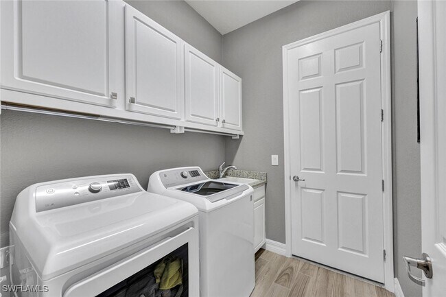 Building Photo - 28101 Foxrock Ct