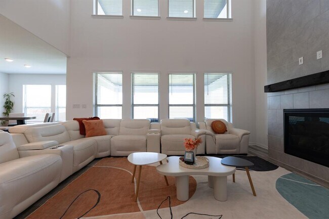 Building Photo - 2332 Giona Pl