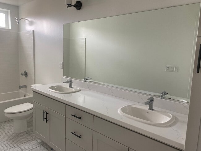 Building Photo - Stunning, Brand new 3BD/2.5BA home in Righetti Ranch