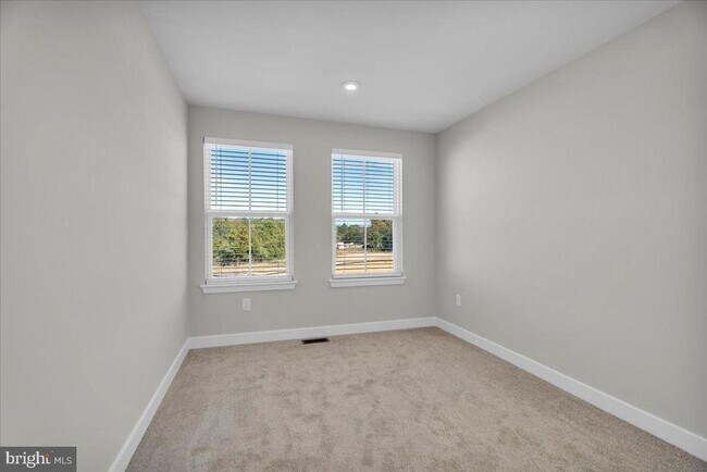 Building Photo - 76 SAND HILLS Dr
