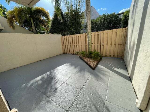 Building Photo - 616 Executive Center Dr