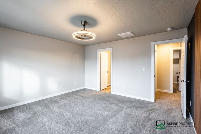 Building Photo - Upgraded 4 bed 3 bath home