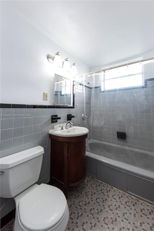 Building Photo - 1255 Marseille Dr