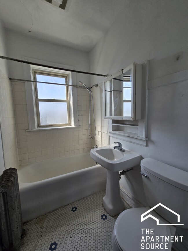 Building Photo - 2849 W Berteau Ave
