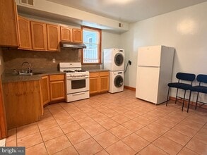 Building Photo - 1318 W Girard Ave