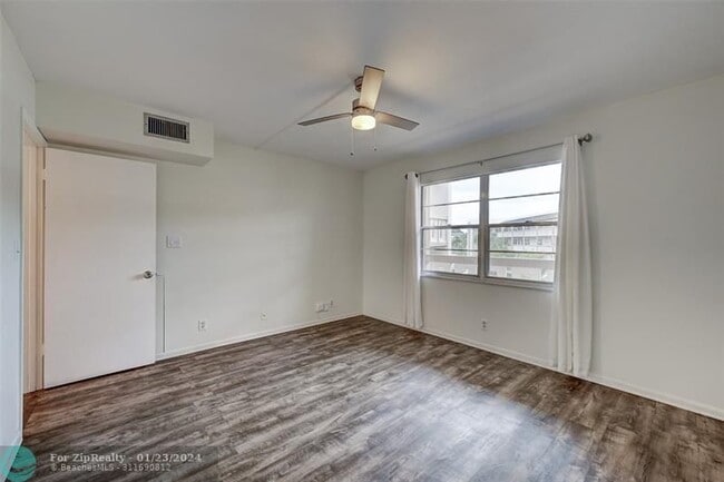 Building Photo - 4401 Martinique Ct