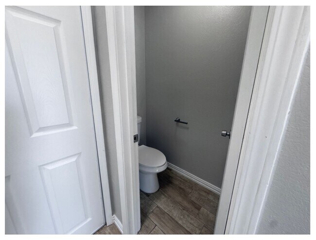 Building Photo - Beautiful 3 Bed / 2 Bath Home with Two Living Areas and Fenced Yard in Cedar Hill | AVAILABLE NOW