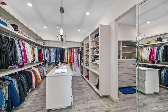 Building Photo - 24 Cornell Ave