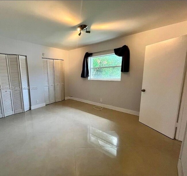 Building Photo - 1824 Monroe St