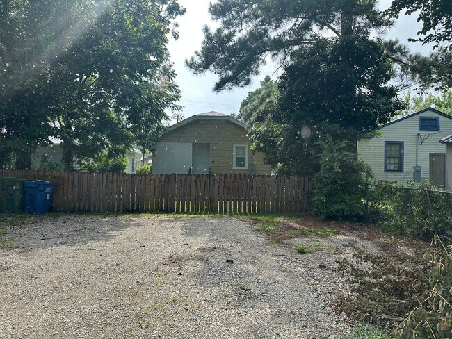 Building Photo - 407 S 17th St