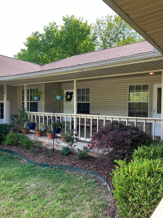 Building Photo - 8675 Golf Creek Dr