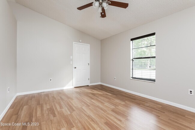 Building Photo - 597 Hillsdale Ave NW
