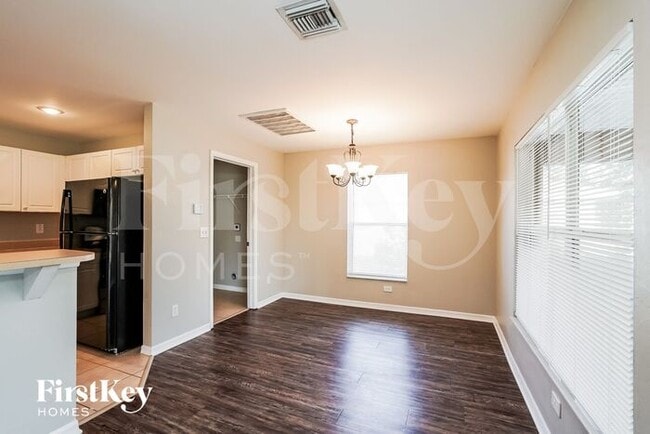 Building Photo - 4427 NE 10th Ct