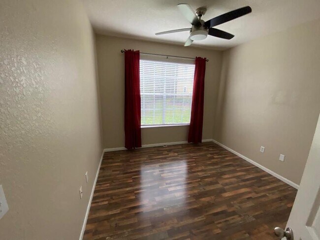 Room #3 - 5125 Palm Springs Blvd