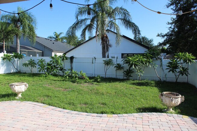 Building Photo - Spacious 4–5 Bedroom Home for Rent in Gate...