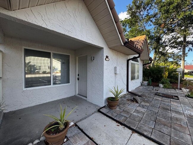 Building Photo - 3/2 in Townhomes West