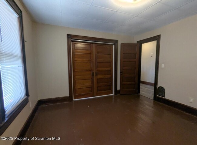 Building Photo - 1220 Schlager St